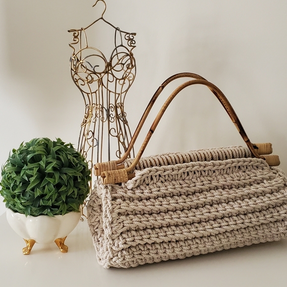 Stunning Crochet Purse - Picture 2 of 5